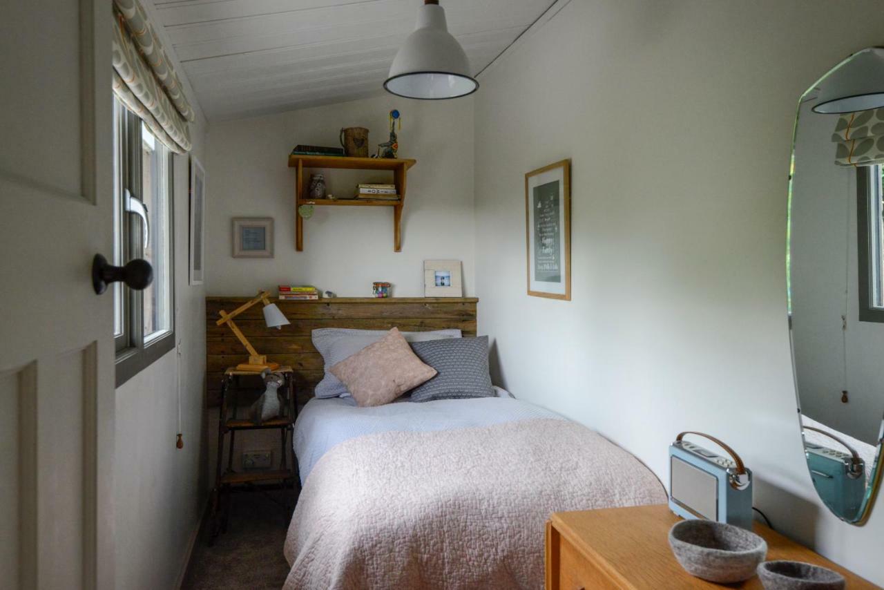 Little Kestrel Cabin Pennal Екстер'єр фото